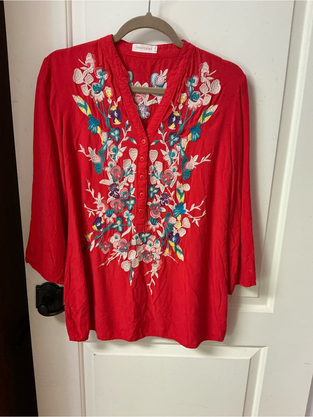 Solitaire Embroidered Top EUC Size M